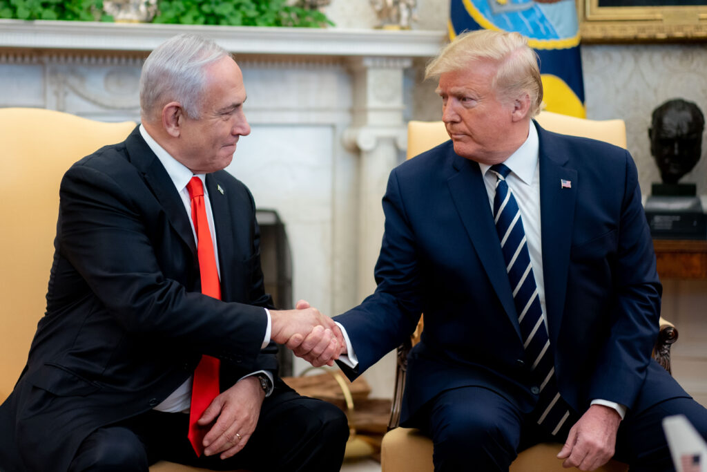 President Trump vergader met Israeliese premier Benjamin Netanyahu 49452465091 1024x683 1 Israel se ooreenkoms met Serwië en Kosovo rammel die EU, maar versuim om Arabiese woede op te wek