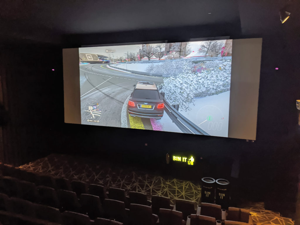 VIDEO: Gamers Rent Cinema Closed by Covid-19 for Xbox Challenge