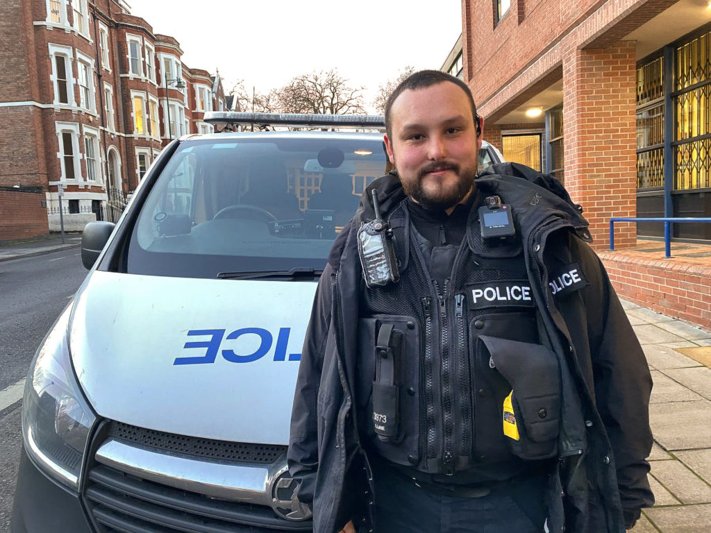 UK Cop, Paramedic Rescue Drowning Woman From Canal