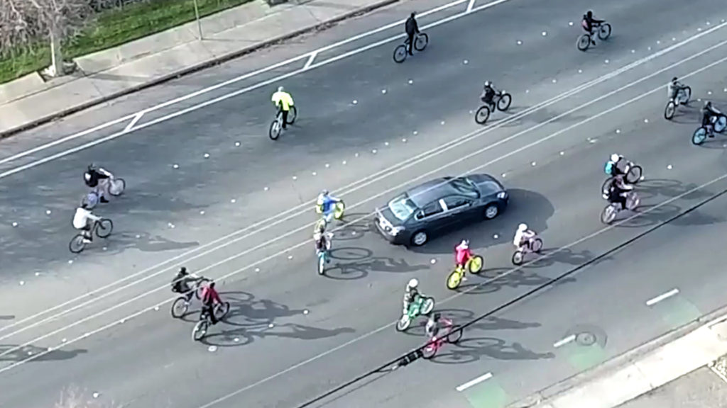 VIDEO: Lawless Cyclists Ignore Cops on Mass Ride Through City