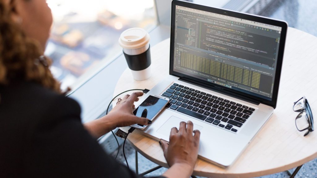 ‘Valen un millón’: Celina Nogueras inspira a latinas