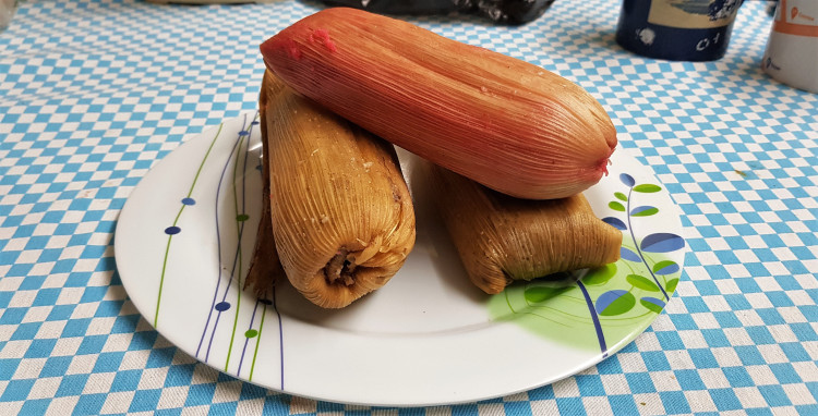 La labor de un vendedor de tamales en México