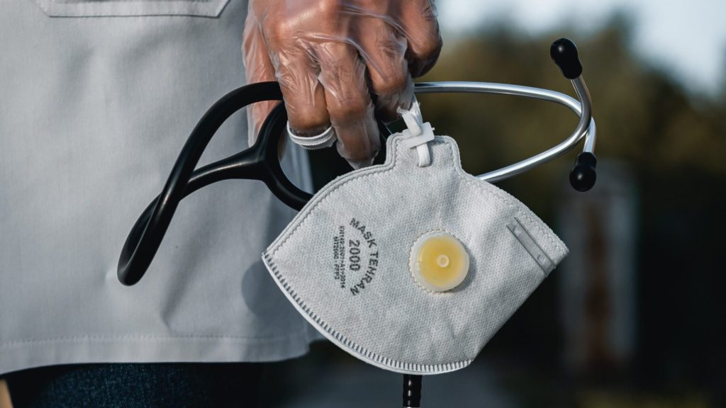 Médicos mexicanos son los más golpeados por pandemia