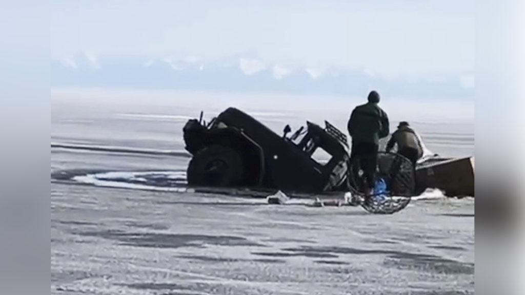 VIDEO: Ice Load Truckers: Army Six Wheeler Swallowed By Massive Frozen Lake