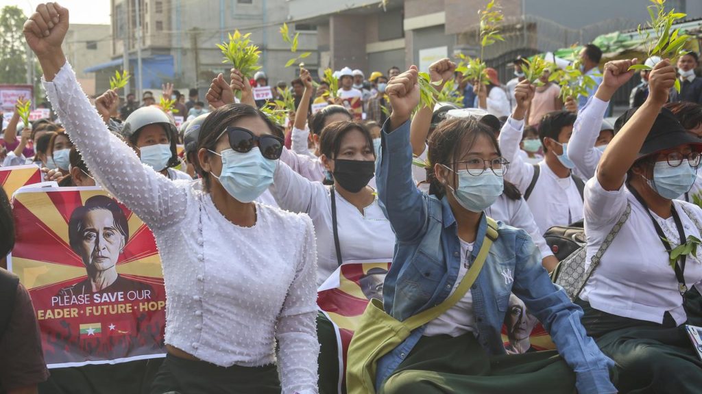Australian Couple Flies Home From Myanmar