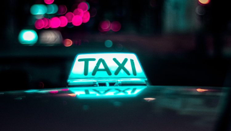 Taxi o Uber: la pelea por los clientes