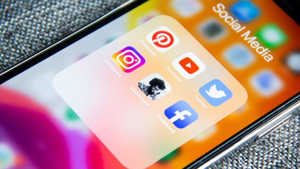 Antes de elecciones mexicanas, candidatos echan dinero a redes sociales