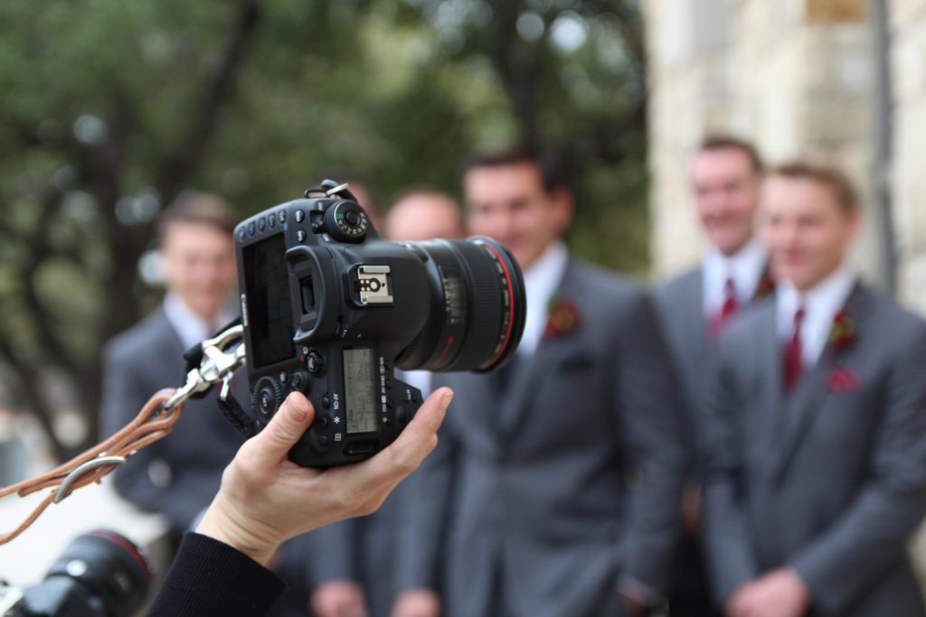 El fotógrafo de bodas ayuda a cuidar recuerdos