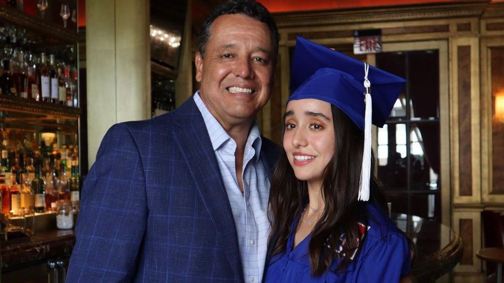 American News Women’s Club reconoce a joven latina que escribe sobre el día a día de la frontera
