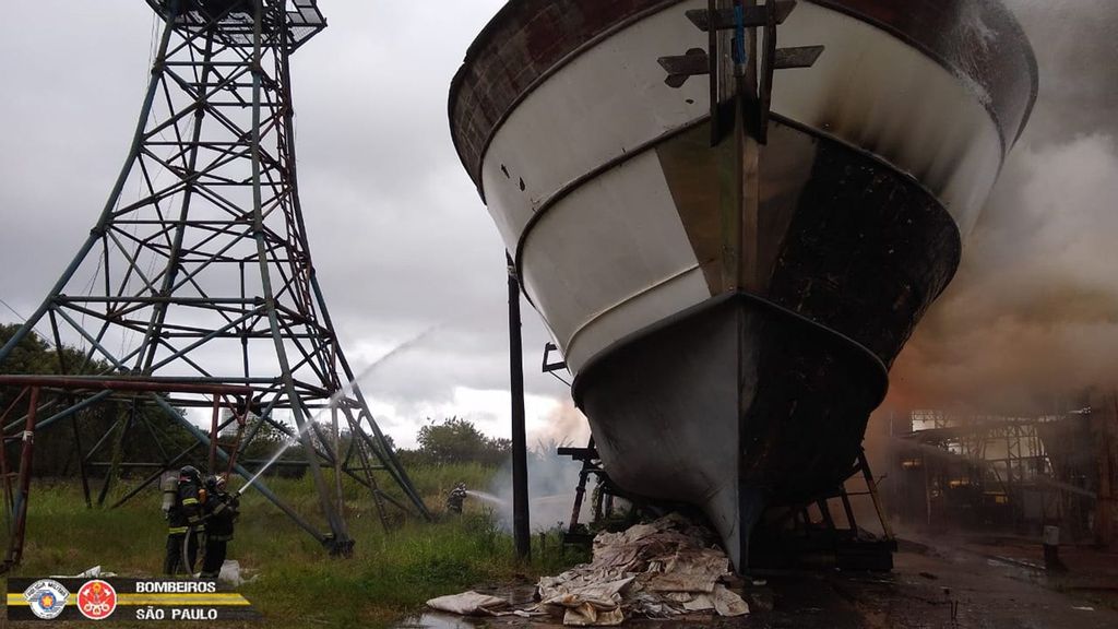 VIDEO: Fire In The Hold: Blaze Engulfs Ship In Dry Dock
