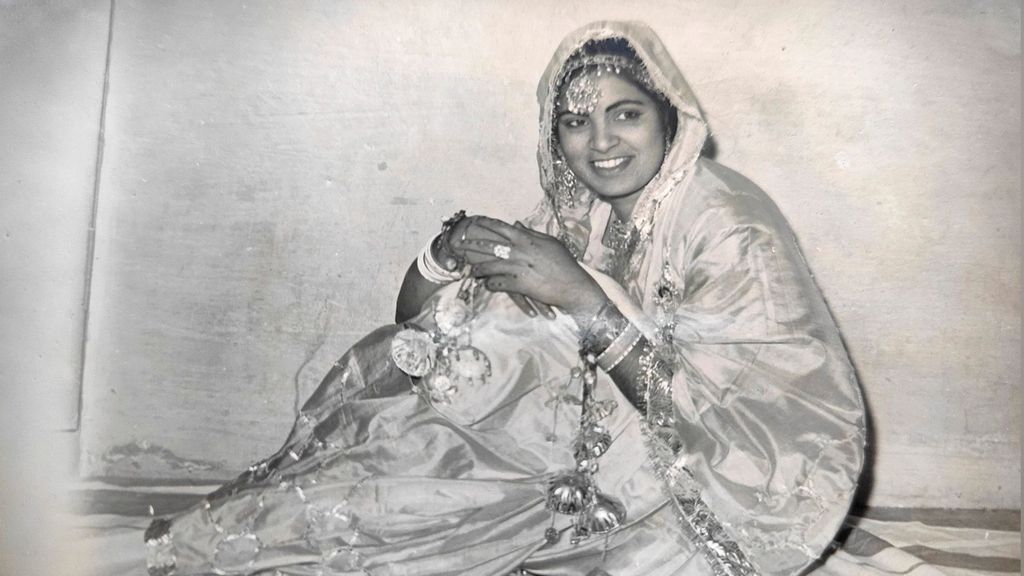 Sonu Sood Writes Emotional Note To His Late Mother On Her Birth Anniversary