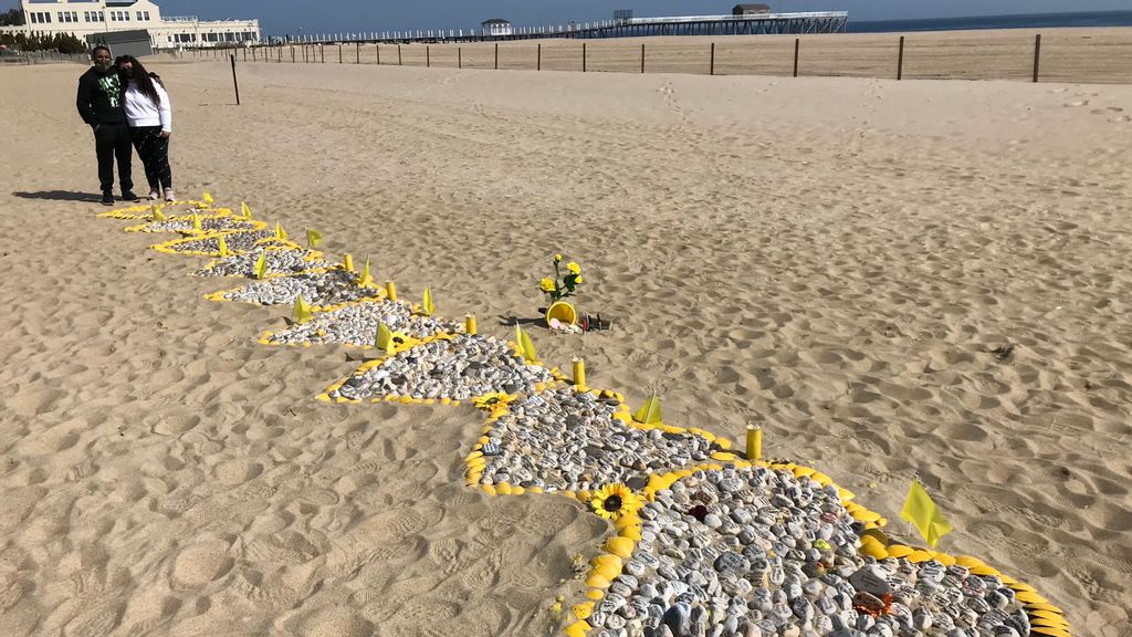 Grassroots Memorials Remember U.S. COVID-19 Deaths, While Push Is On For National Monument