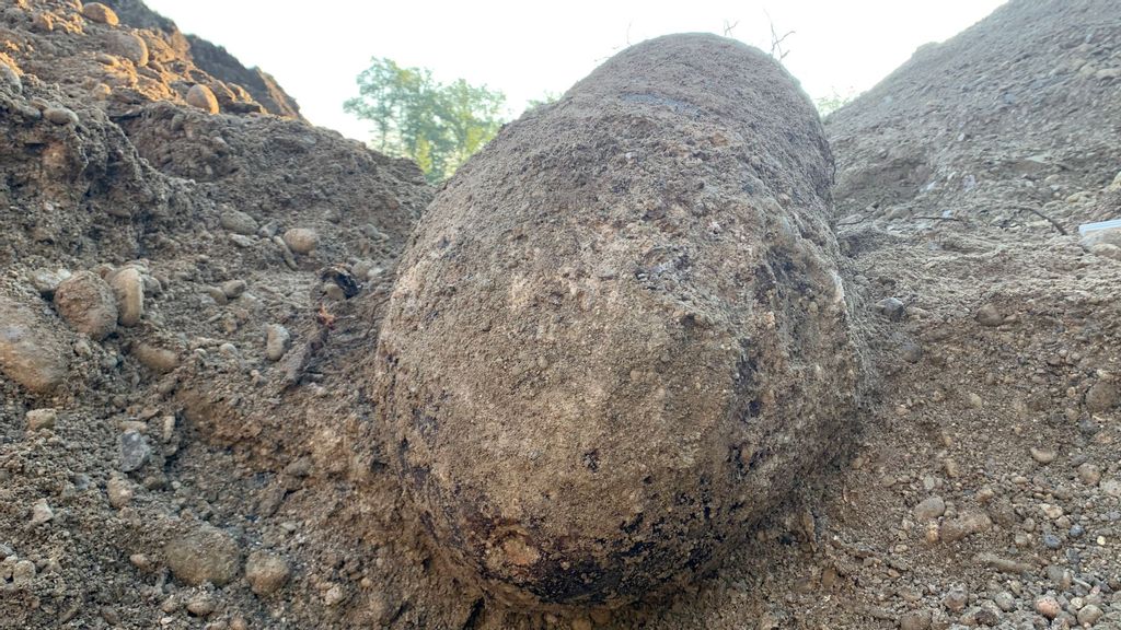 Tanks! Builders Unearth Giant Unexploded Bomb On Construction Site Near WWII Nazi Panzer Factory